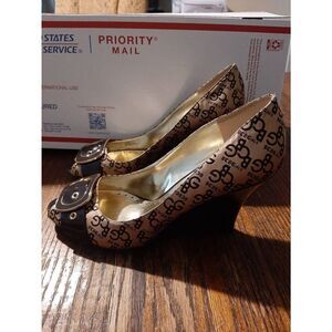 Size 9B BCB Girls Wedge Logo Buckle Open Toe Brown Tan High Heel Dress Shoes